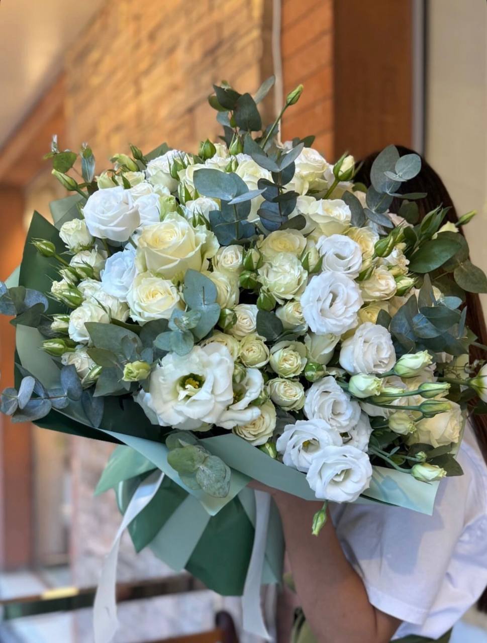 Սպիտակ Վարդ & Լիզիանտուս — Հարմոնիա - Image 1 of 1 | Avenue Des Fleurs