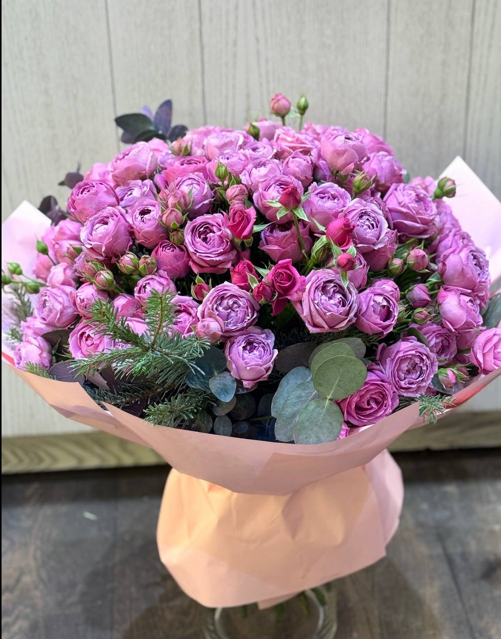 Розовые розы